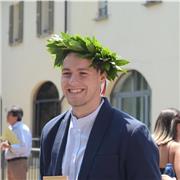 Laureata in Lingue moderne con ampia esperienza come insegnante privato